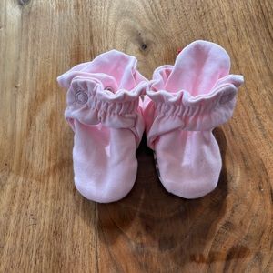 Zutano 6M pink baby booties